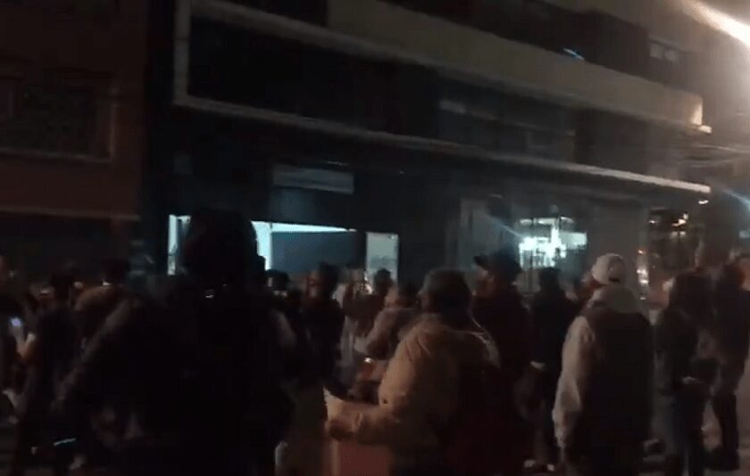 Protestas en frente de la casa de Claudia López en Bogotá para que cese la cuarentena
