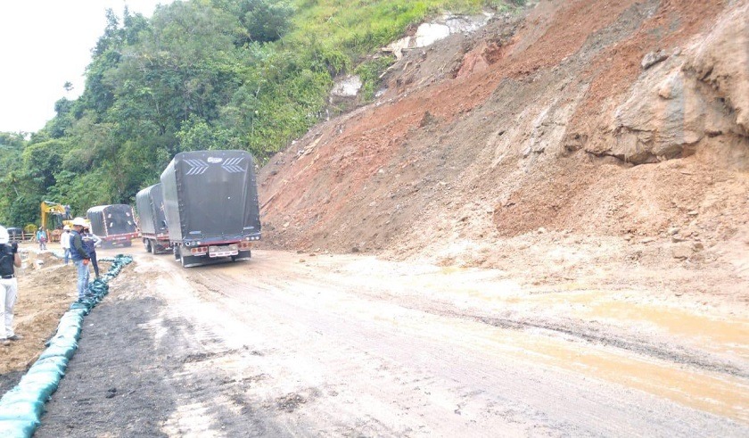 paso a un carril en la vía Los Llanos - Tarazá