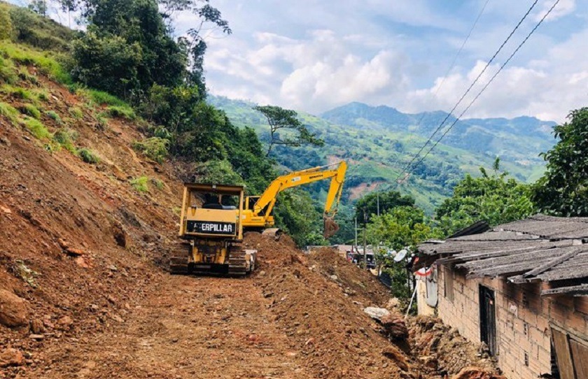 Cerrada la vía Los Llanos – Tarazá para atender emergencia que presenta