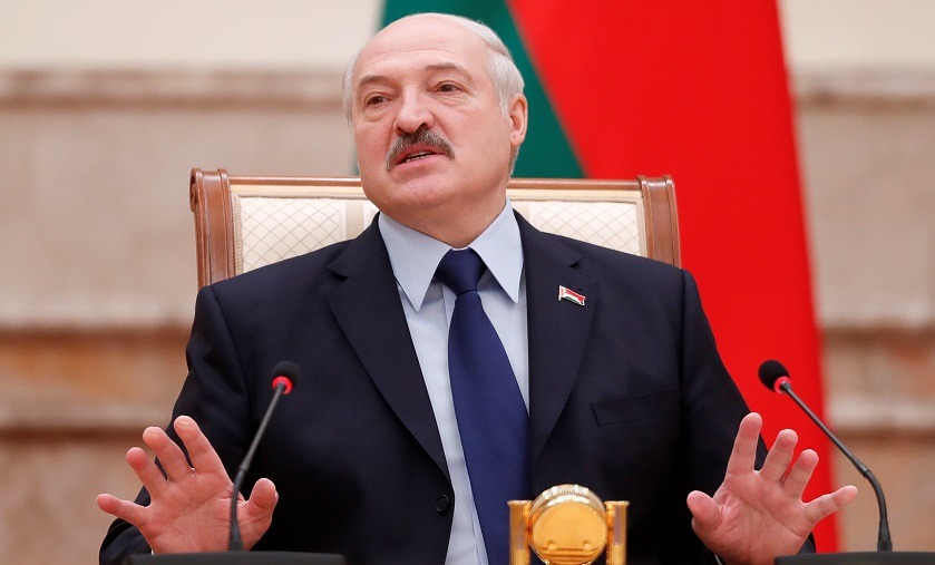 El autoritario presidente de Bielorrusia, Alexandr Lukashenko, juró este miércoles el cargo