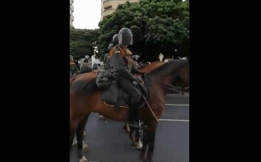 Emilio, ciudadano enfrenta a manifestantes en Medellín