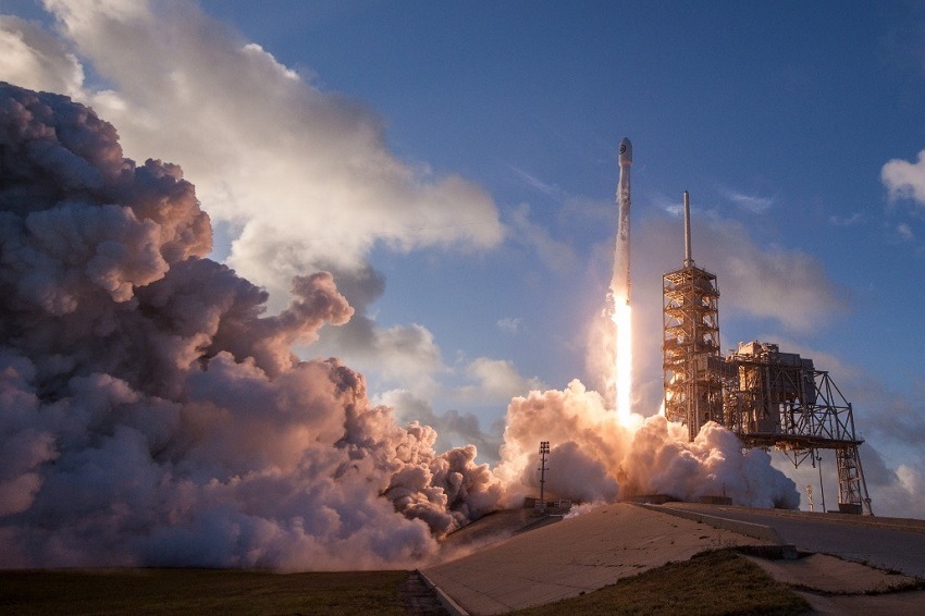 La primera misión operativa de SpaceX a la EEI se atrasa para el 31 de octubre