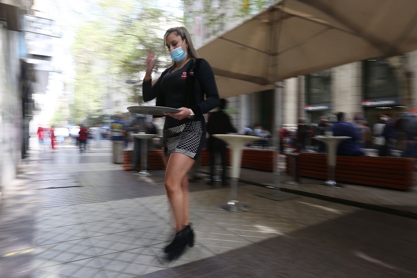 Chile reabre sus "cafés con piernas"