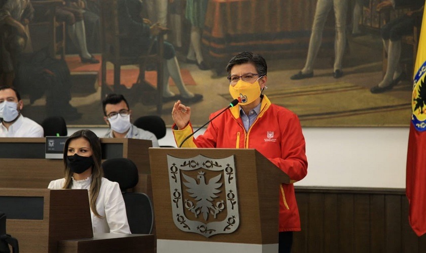 Claudia López convoca a cacerolazo, concierto y velatón este domingo
