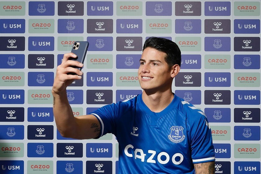 James en su primera rueda de prensa con Everton