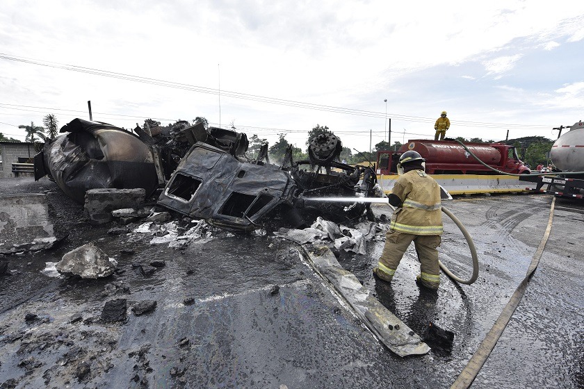 Explosión de un cisterna en Paraíso, Tabasco, deja cuatro muertos