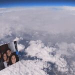 Faber Burgos y el globo con una cámara que se lanzó al espacio desde Boyacá