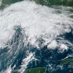 El huracán Teddy se aleja este lunes de Bermudas,