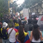 Se llenó la Plaza de Bolívar de manifestantes este domingo, aunque también de Esmad