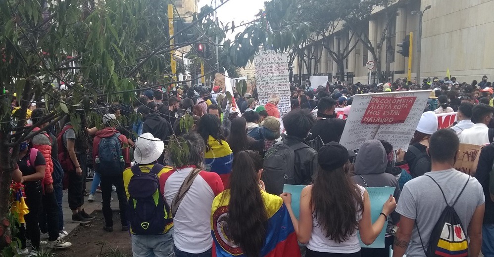 Se llenó la Plaza de Bolívar de manifestantes este domingo, aunque también de Esmad