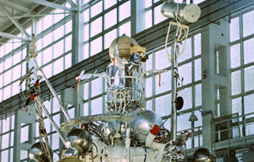 Roscosmos desclasificó documentos en los que se proyectaba crear una base lunar rusa