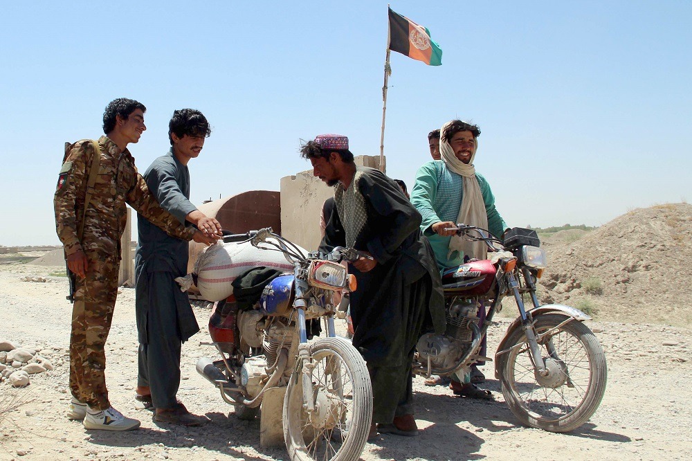Al menos 9 muertos en una ofensiva de los talibanes en pleno proceso de paz