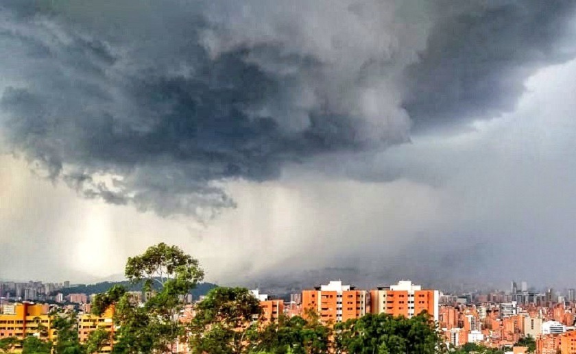 Tormenta eléctrica al centro y sur de Medellín este jueves