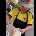 Arnold Bedoya, el colombiano que vende merengón y arepas en las calles de Chicago