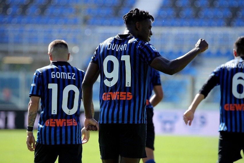 Gómez, Muriel y Duván arrollan al Cagliari (5-2) y dan el liderato al Atalanta