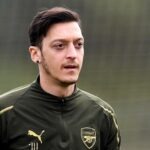 Mesut Özil recibe millonario bono de lealtad, pero su año en el Arsenal no es bueno