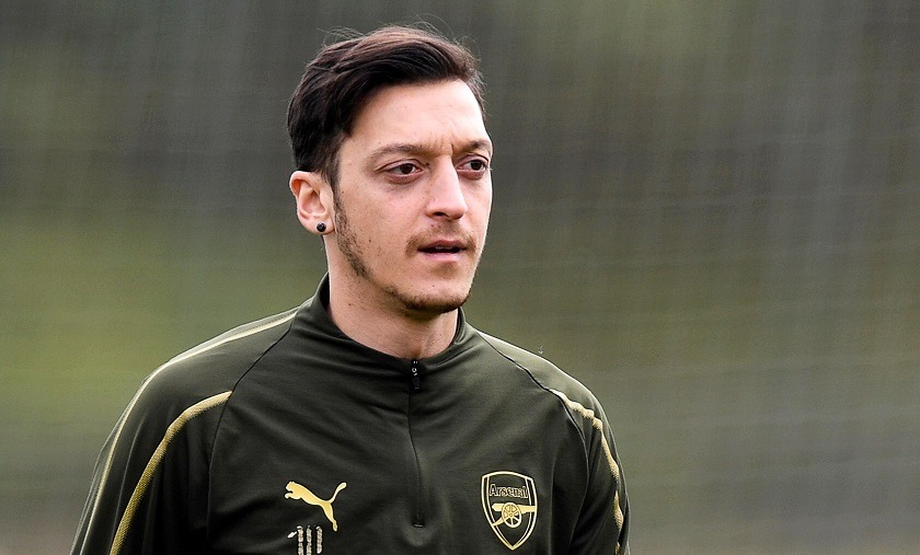 Mesut Özil recibe millonario bono de lealtad, pero su año en el Arsenal no es bueno