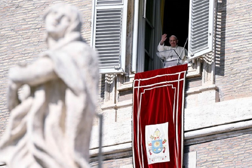 El papa rechaza