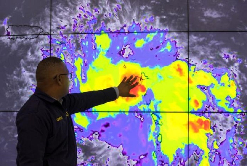 Epsilon a punto de convertirse en huracán rumbo a las Bermudas