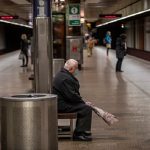 En Europa recomiendan que ni se hable en el metro para frenar la pandemia