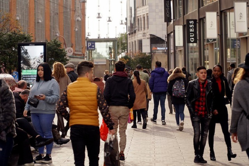 La gente joven tendrá que esperar hasta 2022 para vacunarse contra la covid