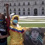 Mery Cortez, la madre de Romario Veloz, se desnuda para pedir justicia por su hijo