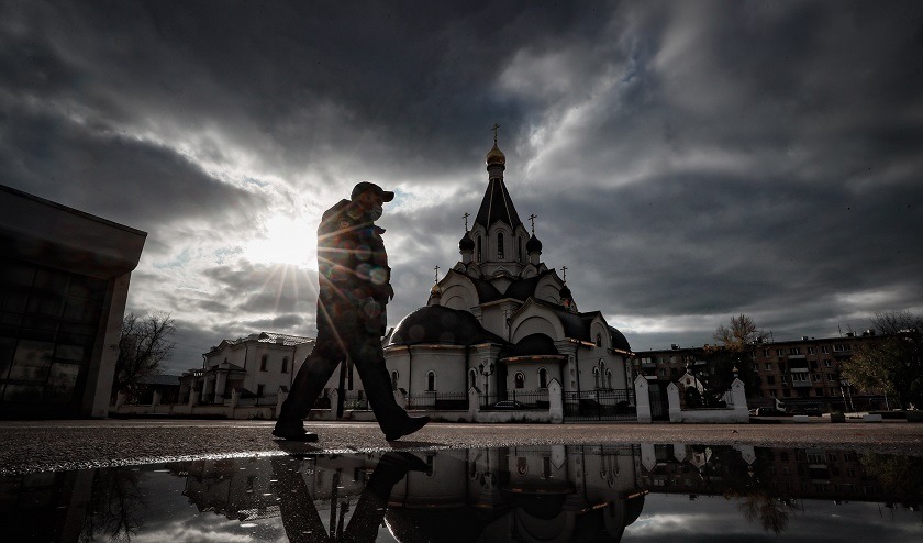 Rusia admite que la epidemia de covid-19 se complica y no es aún segunda ola