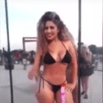 Linda Correa, se le cayó la tanga y nadie le dijo nada al verla desnuda