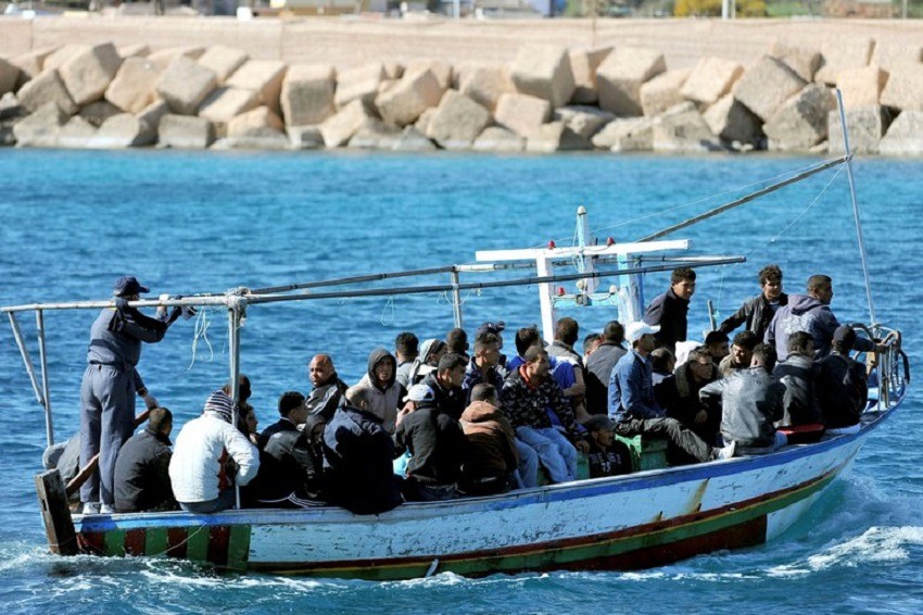Mueren 8 mujeres migrantes y 3 menores al naufragar un bote frente a Túnez