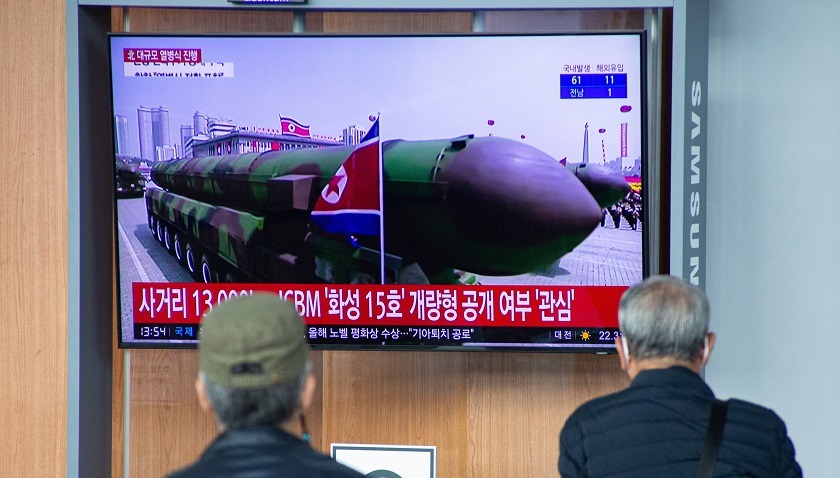 Corea del Norte exhibe un nuevo y mayor misil intercontinental
