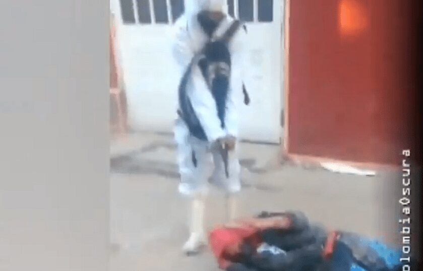 Sicario venezolano se graba matando a su víctima en barrio El Amparo de Bogotá