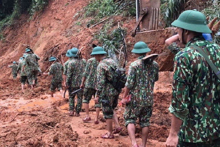 Al menos 22 soldados desaparecidos tras una avalancha en el centro de Vietnam