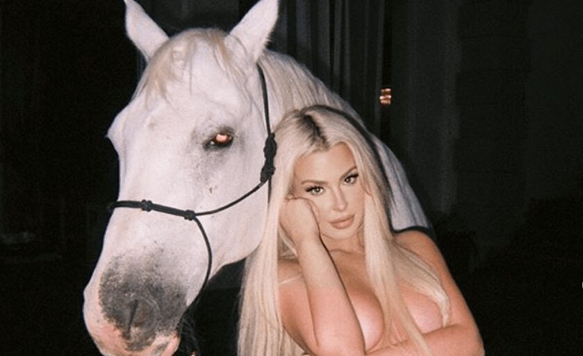 Tana Mongeau y los 10 mil mensajes que dice haber recibido tras prometer 'nudes' por Biden