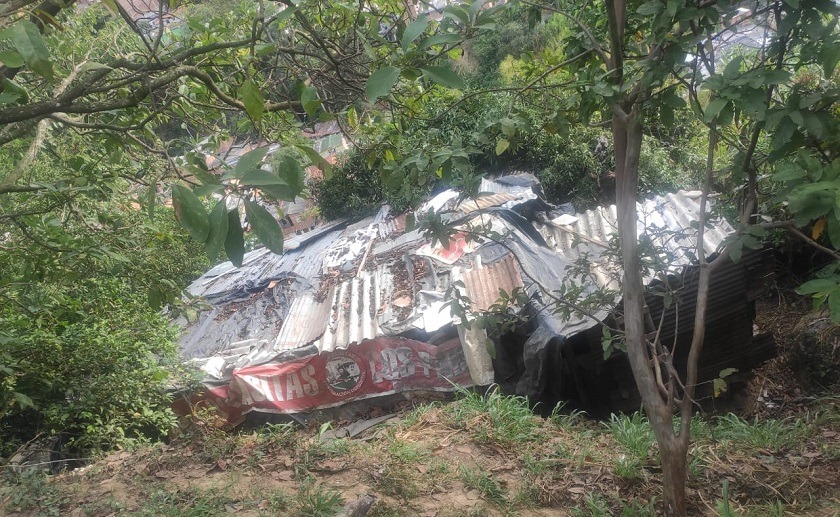 Teresa, a sus 79 años fue abandonada por sus dos hijas en un rancho en Medellín