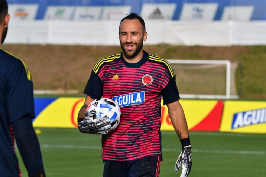 Fotografía cedida por la Federación Colombiana de Fútbol (FCF) de David Ospina durante una sesión de entrenamiento este miércoles en Barranquilla (Colombia). EFE/Federación Colombiana Fútbol