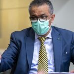 La vacuna para frenar la pandemia es urgente, pero no resolverá sus causas dice la OMS