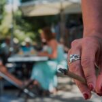 Guerra contra el tabaco en Milán: en 2021 no se podrá fumar a menos de 10 metros de otra persona