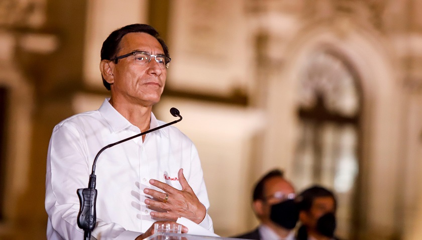 Vizcarra acepta su destitución por  “incapacidad moral” y abandona la casa de Gobierno