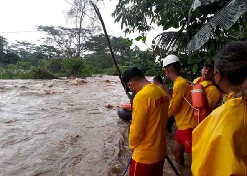 El Salvador evacúa a unas 700 personas de zonas vulnerables por la tormenta Iota