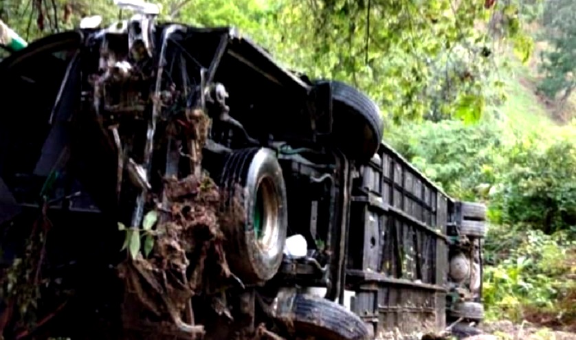 accidente de tránsito en la vía entre Bucaramanga y el municipio de San Alberto, Cesar.