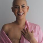 Ángela Hernández muestra su mastectomía