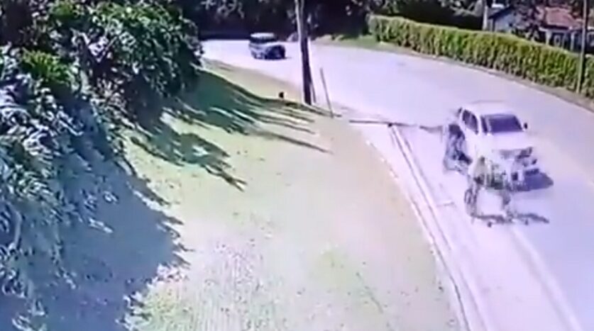 Camioneta Nissan Frontier arrolla a ciclistas en vía de Antioquia