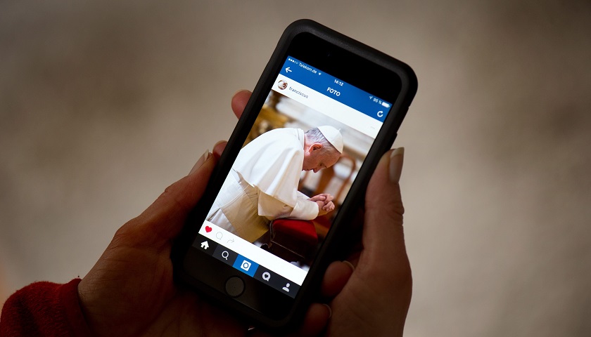 Desde la cuenta del papa Francisco en Instagram le dieron like a la foto de una modelo