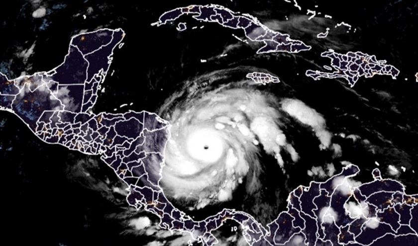 El huracán Iota, de categoría 5, toca tierra en Nicaragua tras su paso por Colombia