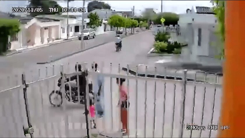 La mujer que no se dejó robar en el barrio Risaralda de Montería, pese a los intentos del ladrón