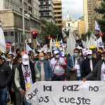 Más de dos mil excombatientes de las FARC marchan por las calles de Bogotá