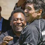 Pelé se despide de Maradona: "algún día patearemos una pelota juntos en el cielo"