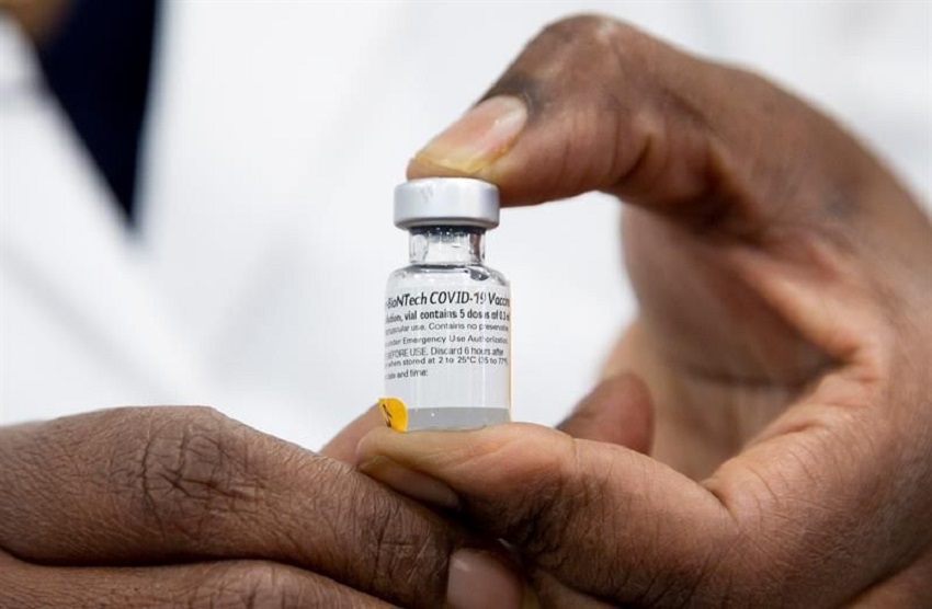 La vacuna de Pfizer es eficaz contra la variante detectada en el Reino Unido, según estudio Chile autoriza la vacuna de covid-19 de Pfizer para mayores de 16 años
