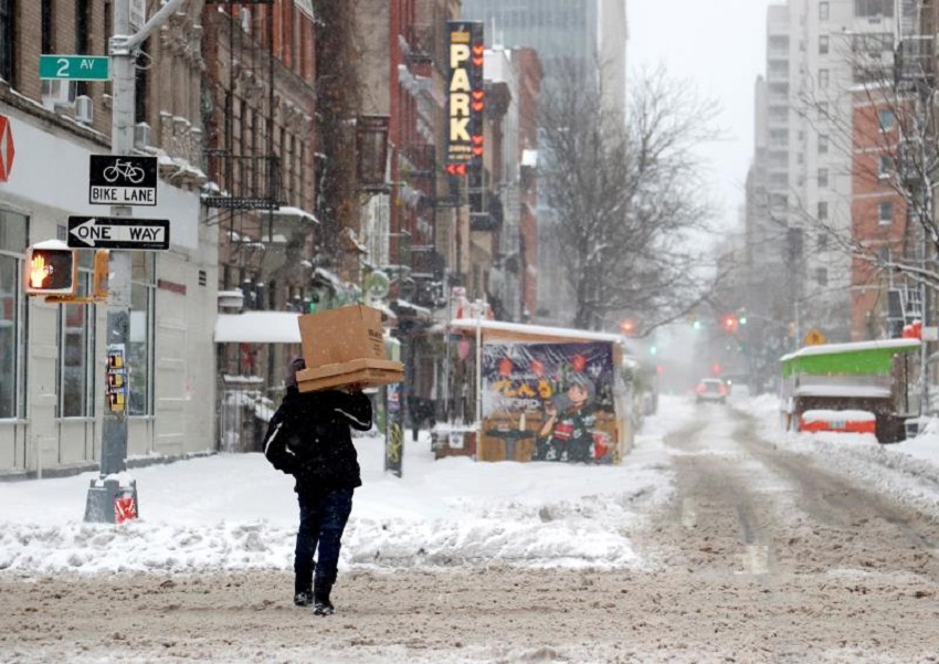 Nueva York se levanta con su mayor nevada en varios años