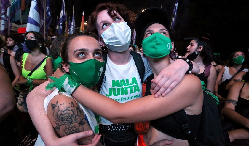 El Senado de Argentina aprobó este miércoles la ley del aborto